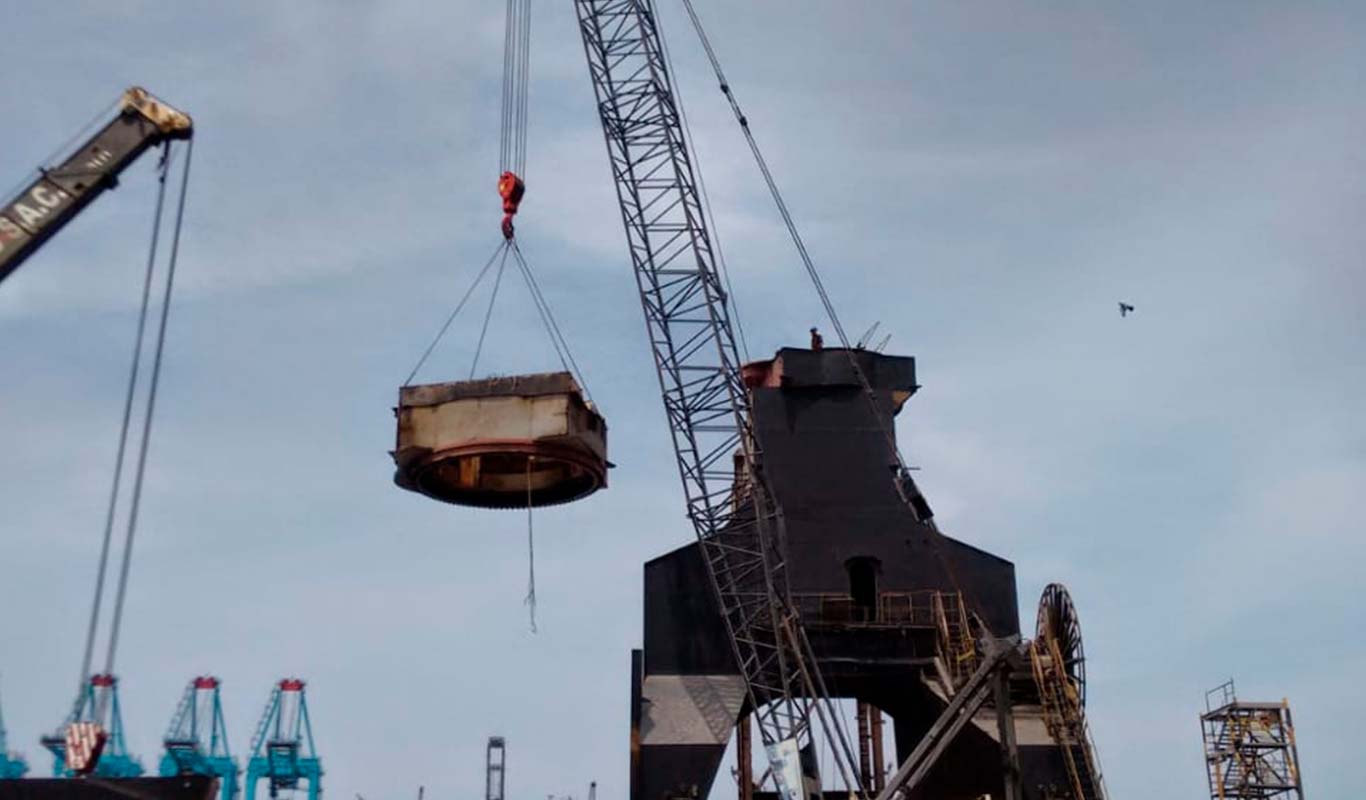 Desmontaje y Demolición de Grúa Pórtico Kone